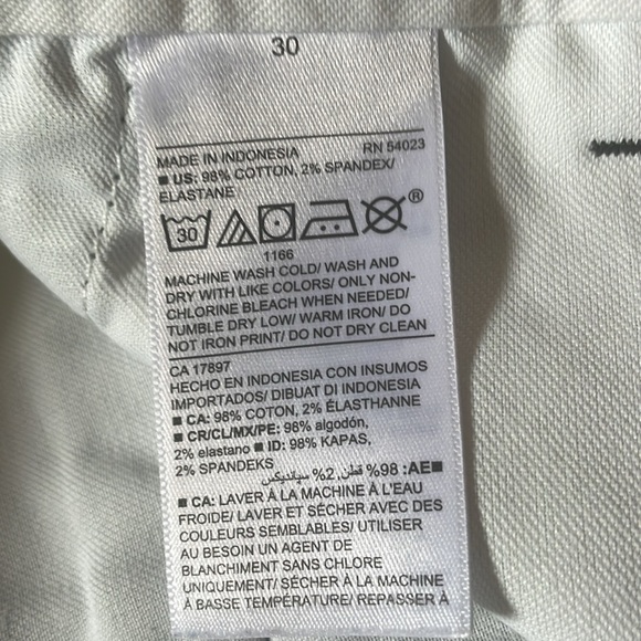 Old Navy Ultimate Slim Shorts - Picture 6 of 6